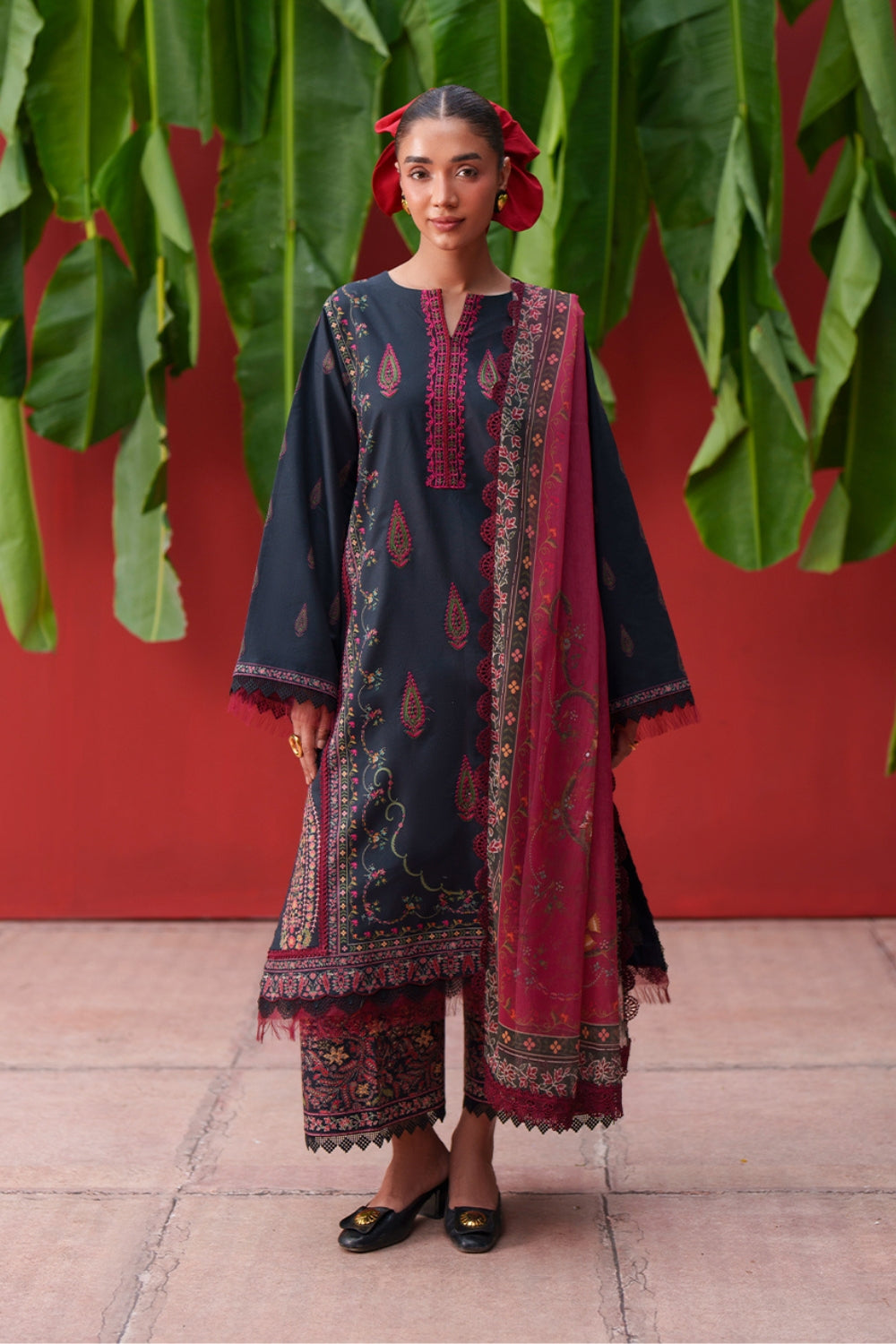 Saira Rizwan Laanem Luxury Lawn –Black